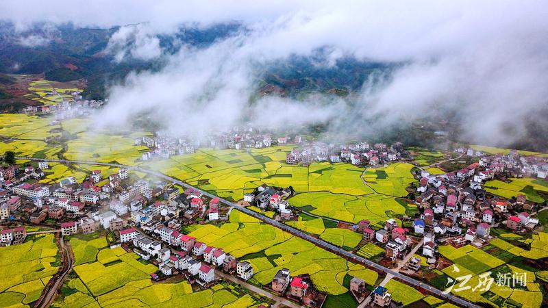 风景秀美的莲花县沿背村.摄影|江西日报记者 梁振堂