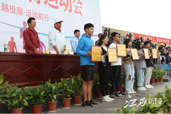 江西师大科技学院举行第八届体育运动会